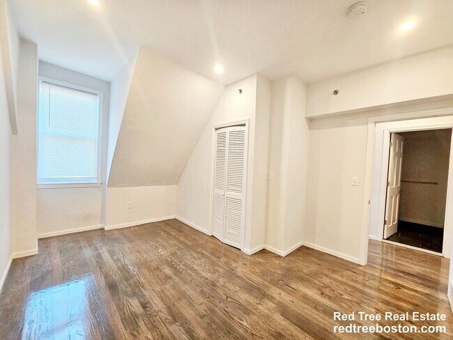 1406 Beacon St Unit 4