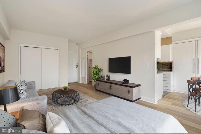 Building Photo - 1711 Massachusetts Ave NW Unit 727 Rental