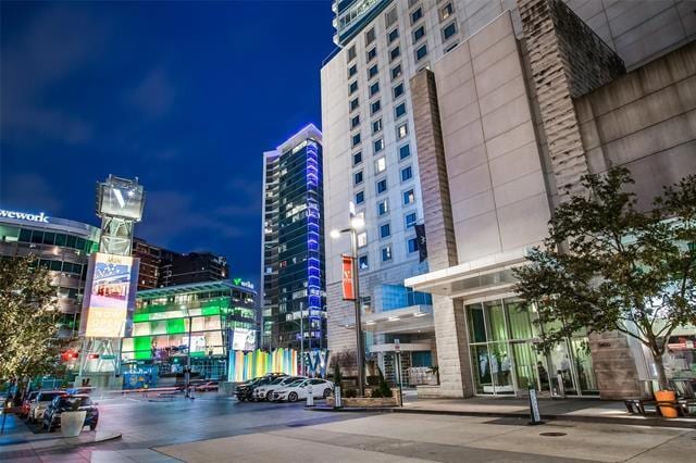 Building Photo - 2430 Victory Park Ln Unit 1809