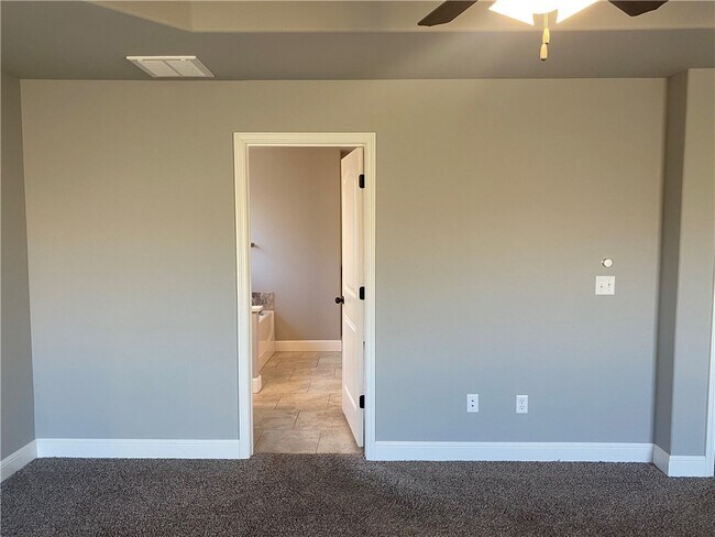 Photo - 3550 Macintosh Way