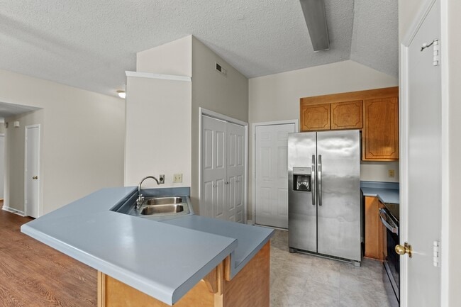 Photo - 100 River Oaks Dr