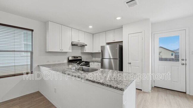 Photo - 2713 Green Finch