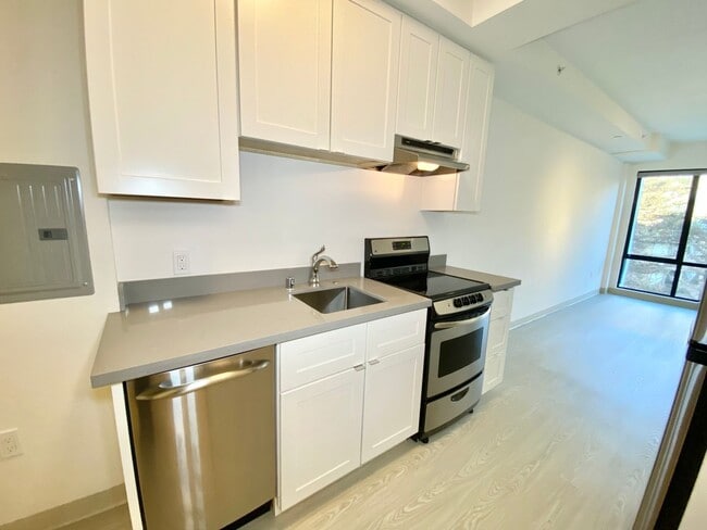 Photo - 750 Harrison St