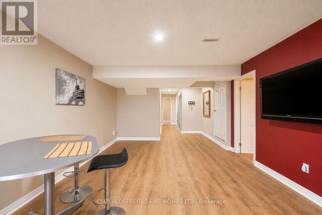 Photo - 294 Wildberry Crescent