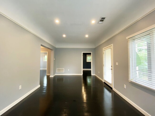 Photo - Luxury Bungalow on West Knoll in the Heart...