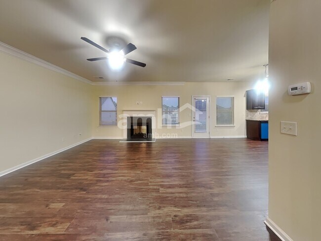 Photo - 985 Donington Cir SE