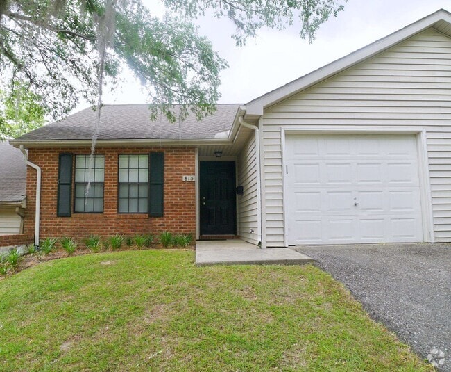 Building Photo - 815 Ashlyn Forest Dr Rental
