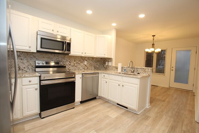 Photo - Updated 3Bed 3Bath Townhouse in Plantation East