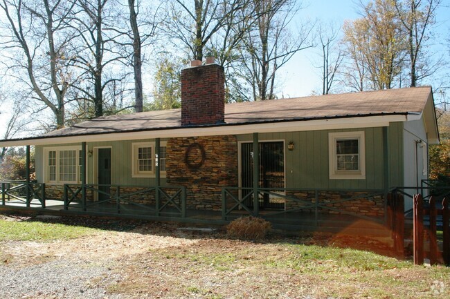 Building Photo - 3 Bed 2 bath in Hendersonville!! Rental