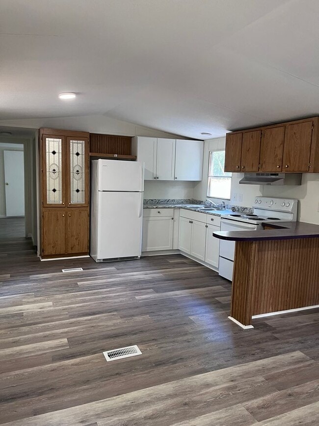 Photo - 21341 Crawford Lake Rd