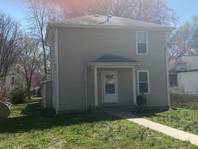 Photo - 4 Bedroom Duplex. Close to Campus and Downtown - Pre-Leasing for 26/27 School Year!