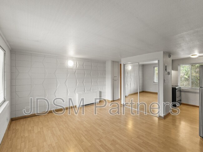Building Photo - 2860 W 32nd Ave Unit 203 Rental