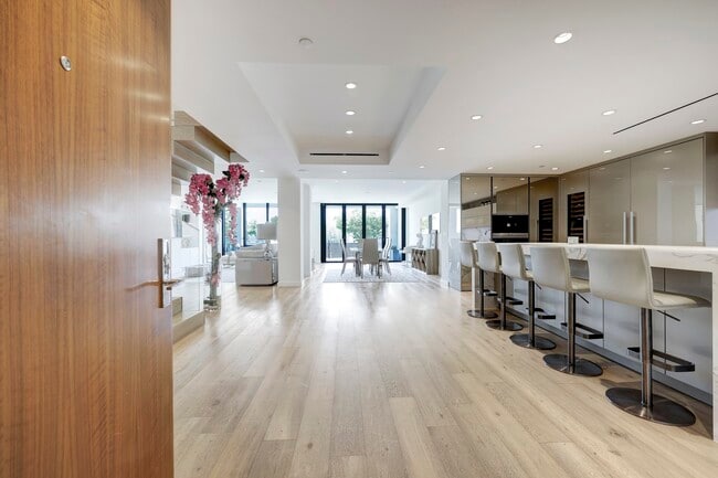 Building Photo - 3433 Westheimer Rd Unit 206 Rental