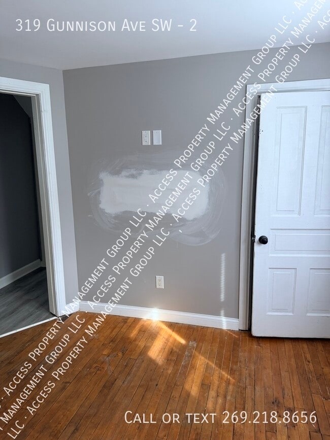 Photo - 319 Gunnison Ave SW Unit 2