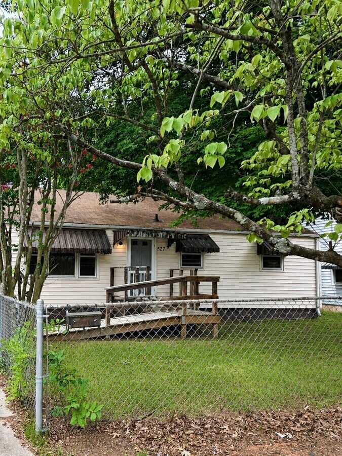 Photo - 527 W Terrell St