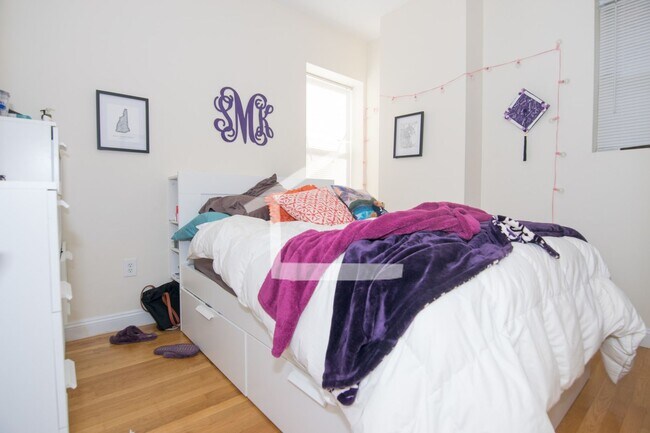 Photo - 1785 Beacon St