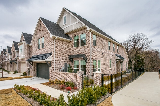 Building Photo - 100 Claire Dr