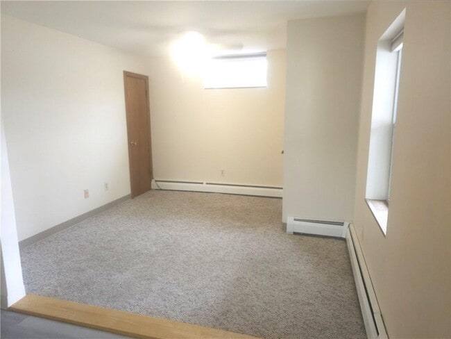 Photo - 122 Jane St