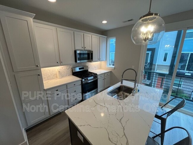 Photo - 2128 Electric Ln