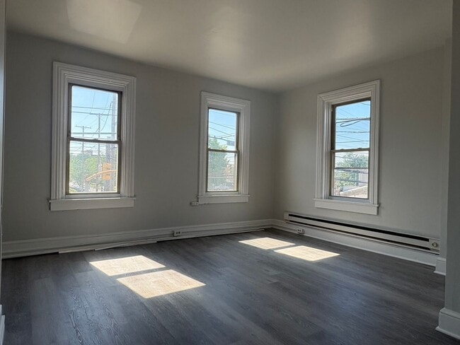 Building Photo - 879 N Prince St Unit Apt.2