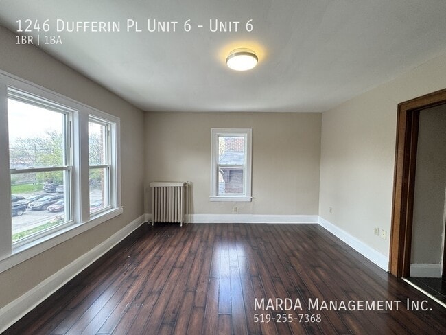 Photo - CHAMRING 1 BED/1 BATH APT ON DUFFERIN & GILES + HYDRO! Unité 6