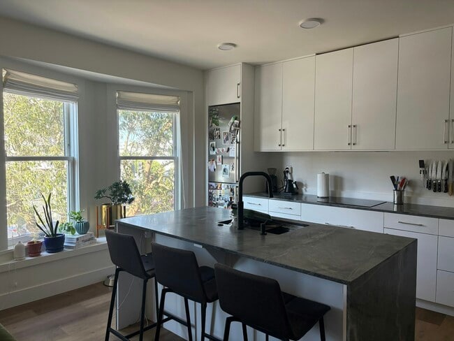 Building Photo - 203 Carl St Unit A