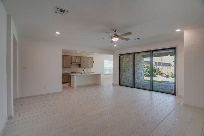 Photo - 5616 Monrovia Ln