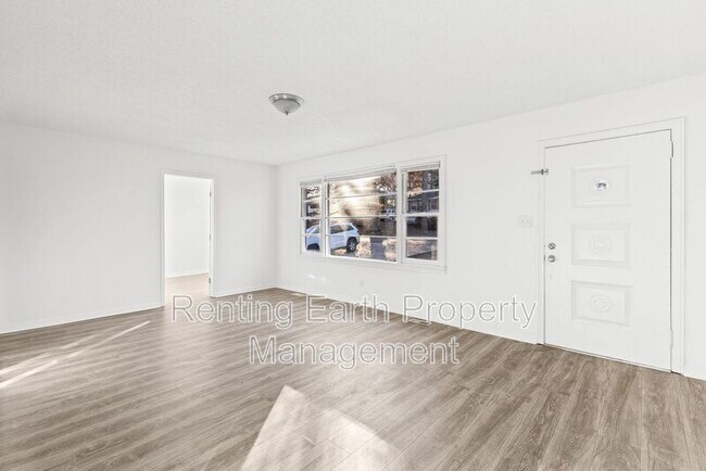 Photo - 2321 4th St NE