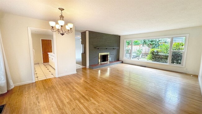 Photo - Comfortable 3 BD | 2 BA - Cedar Hills Neighborhood