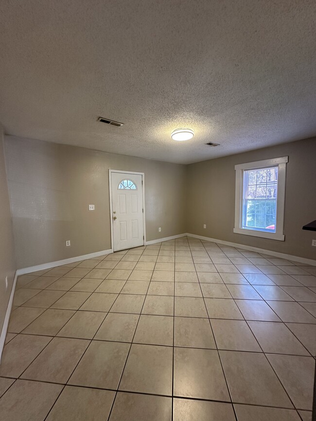 Photo - 407 Moir St Unit 3