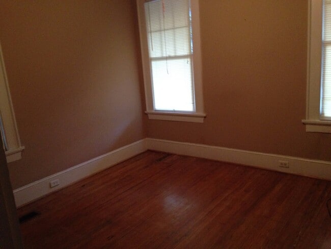 Photo - 2960 Pierpont Ave