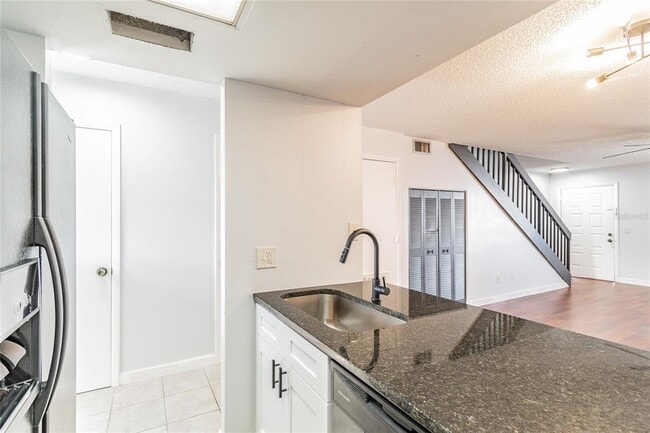 4907 W McElroy Ave Unit H209