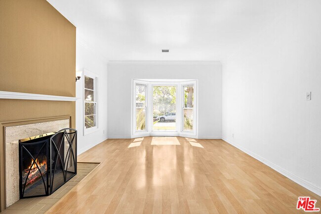 Photo - 1739 Preuss Rd