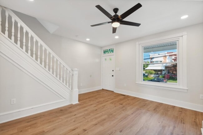 Photo - 302 Spring St