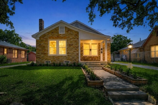 Photo - 1569 Elliott St