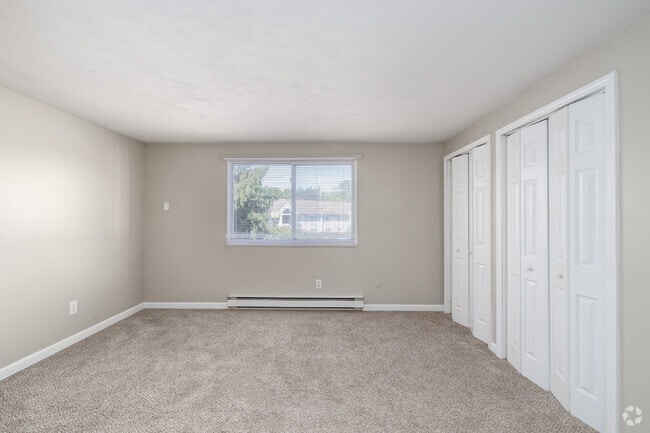 1BR, 1BA - 560SF - Bedroom - Clarendon Heights