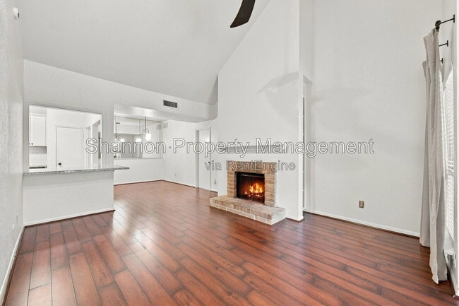 2100 Tanglewilde St Unit 318