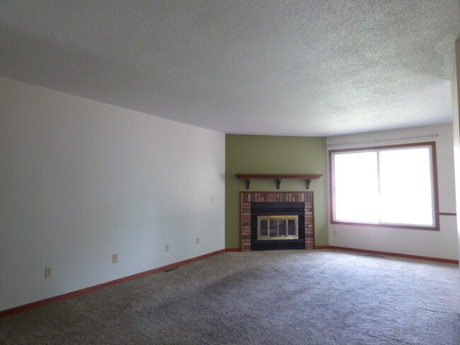 1600 Commerce Dr
