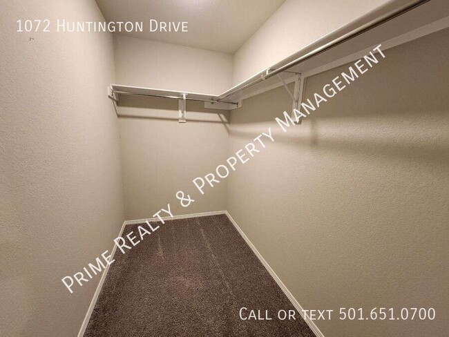 Photo - 1072 Huntington Dr
