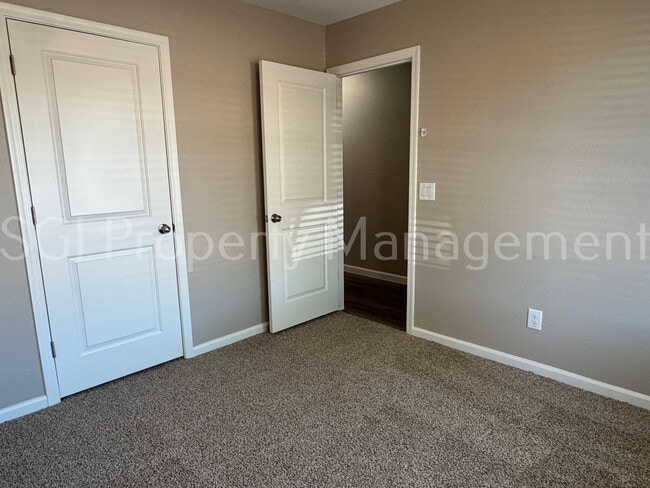 Photo - 327 Impala Ct