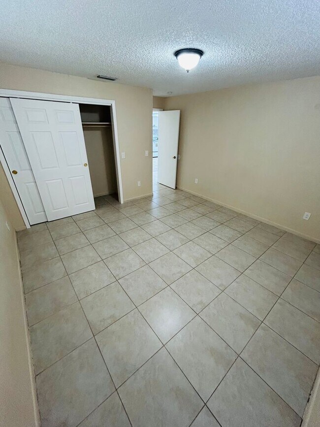 Photo - 2648 South Dr Unidad 2648 South 3