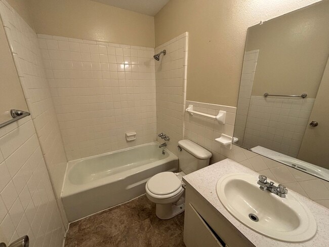 Photo - 1810 S Erie, Apt 1-4 Unidad 1810 S Erie, Apt 3