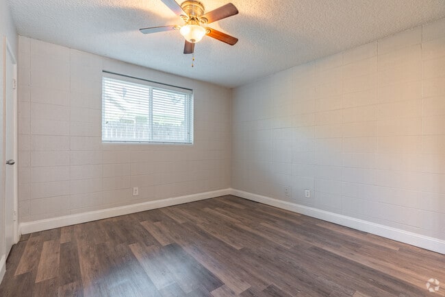 1BR, 1BA - 500SF
