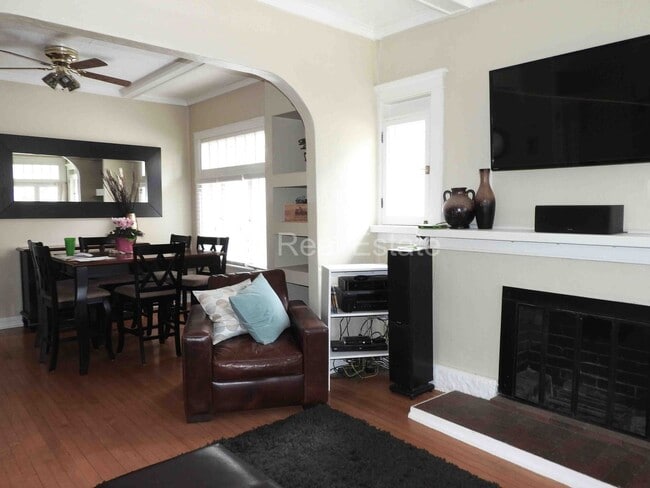 Photo - 2322 Cherry St