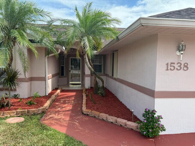 Photo - 1538 SW Neptune Ave