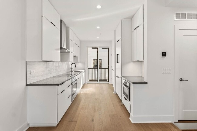 Photo - Reservoir District Townhome | 3 Bed + Den | 3.5 Bath | 1,800 Sf | Large Private Rooftop Deck & Ba...