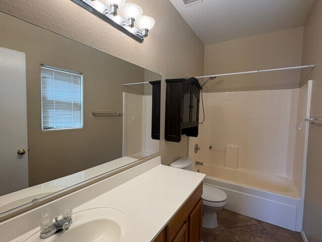 Photo - 3-Bedroom Surprise Home near ball park