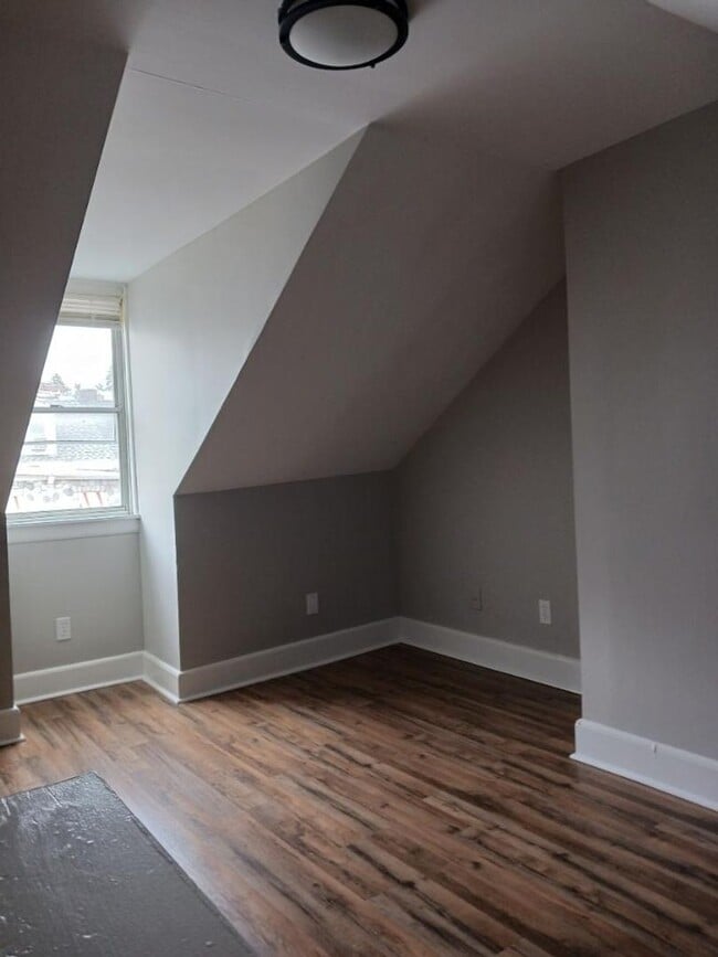 Building Photo - 130 S 12th St Rental