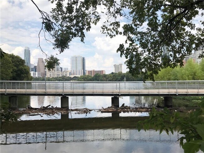 Building Photo - 500 E Riverside Dr Unit 154