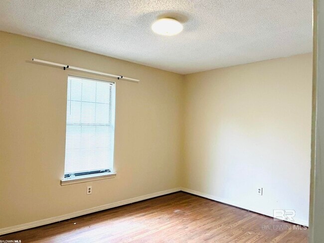 Photo - 20901 Lawrence Rd